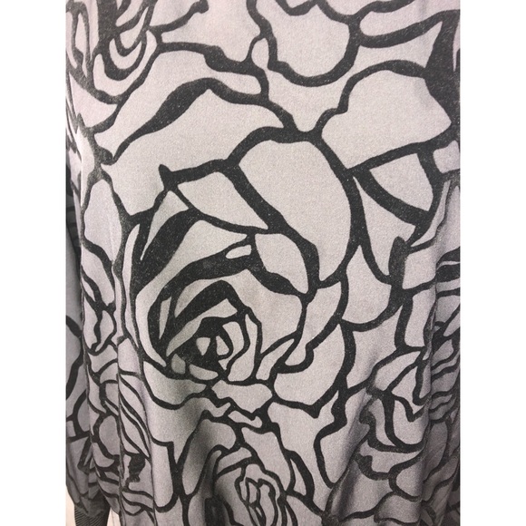 Fabletics Black Lola Long Sleeve Floral Velvet Flocked Top Cut Out Back Size M - Picture 3 of 13